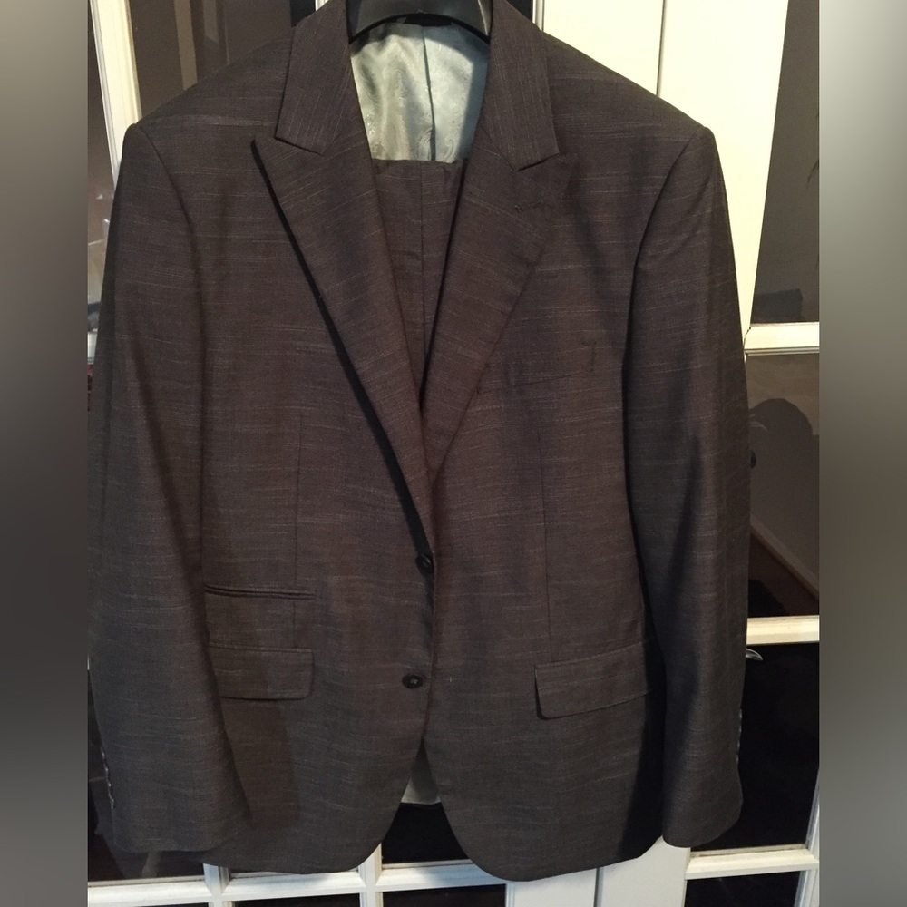 Steve Harvey Collection Mens Suit